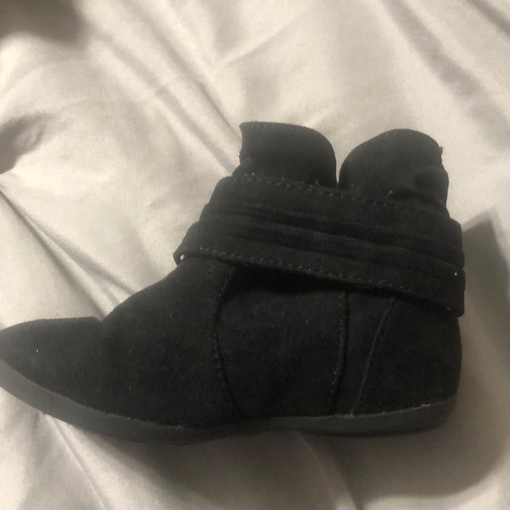 Boots - Picture 3 of 5